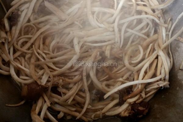 油炸茶树菇的做法图解4