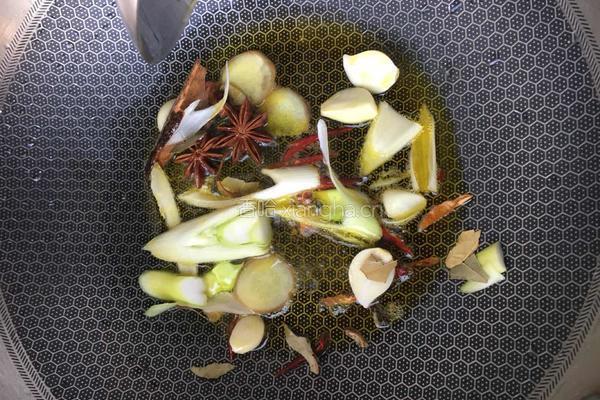 枸杞大枣烧排骨的做法图解4