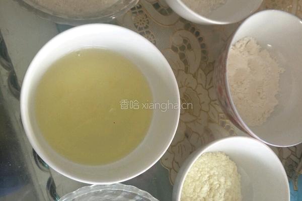 蛋白椰蓉球的做法图解1