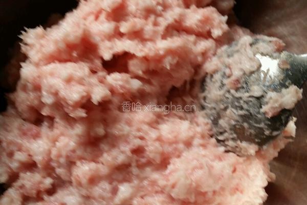 胡萝卜莲藕猪肉饺子的做法图解3
