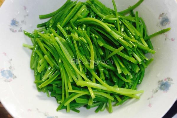 手撕蒜薹（凉菜）的做法图解4