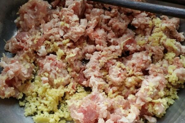 萝卜牛肉饺子馅的做法图解1