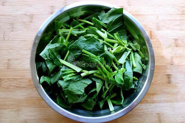 手擀菠菜面的做法图解1