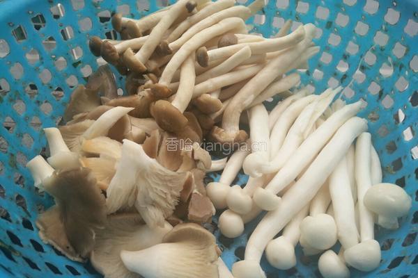 三菇炒肉片的做法图解1