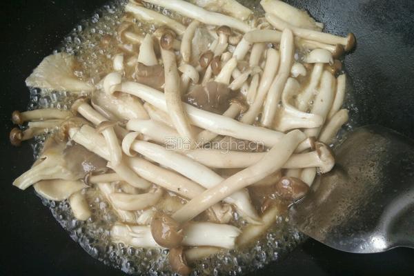 三菇炒肉片的做法图解5