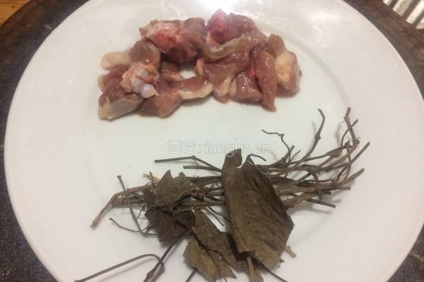 百灵草水鸭汤的做法图解1