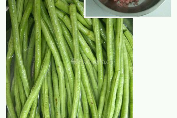 猪肉豆角馅饺子的做法图解2