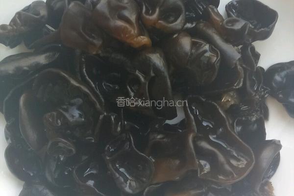 芥末木耳的做法图解1