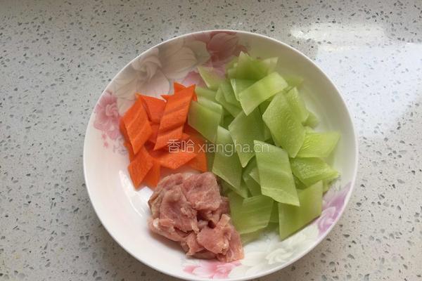 莴笋炒肉的做法图解1