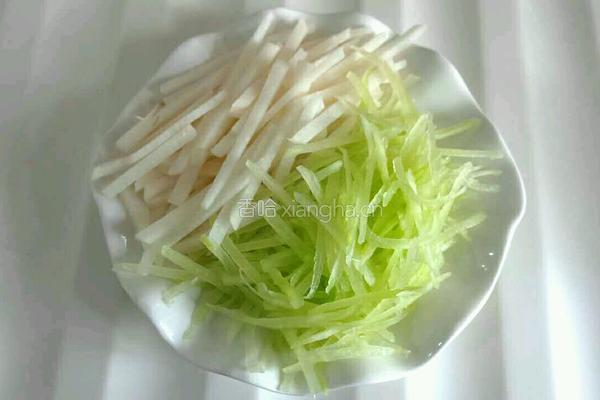 青笋凉薯炒肉丝的做法图解2