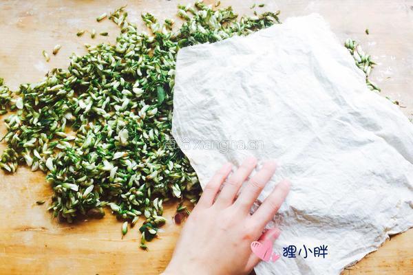 蒸槐花的做法图解3