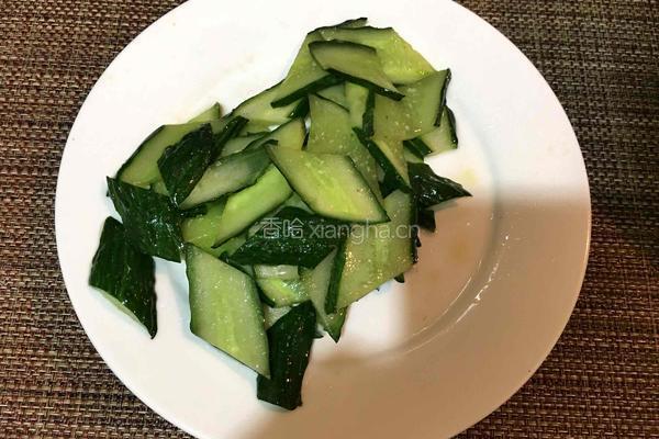 腊肠炒黄瓜的做法图解4