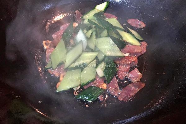 腊肠炒黄瓜的做法图解7