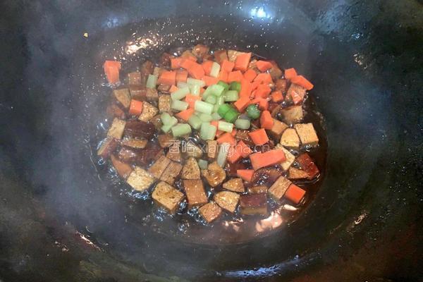 香干蔬菜炒肉丁的做法图解5