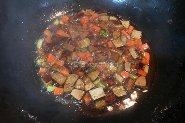 香干蔬菜炒肉丁的做法图解6
