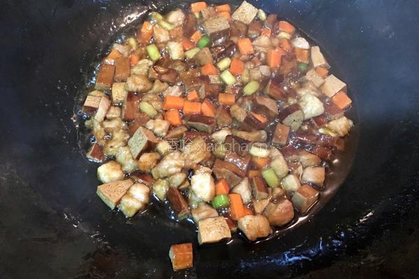 香干蔬菜炒肉丁的做法图解7
