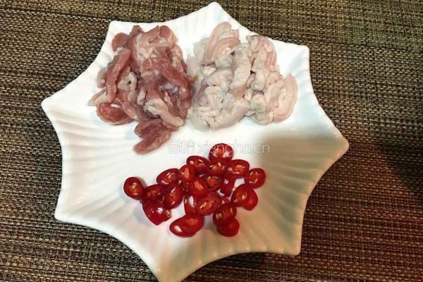 洋葱炒肉的做法图解2
