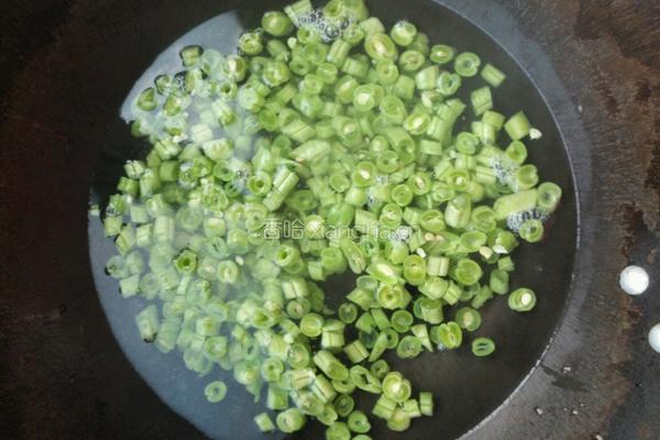 肉丁炒豆角的做法图解3