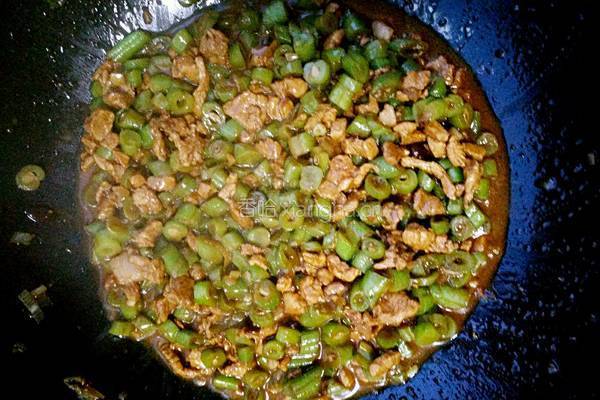肉丁炒豆角的做法图解12