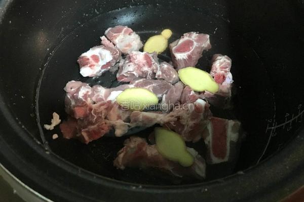 山药豆排骨汤的做法图解3