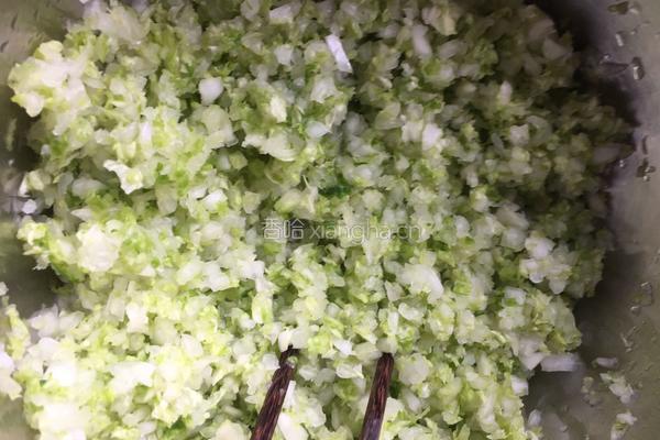 猪肉虾米白菜饺子的做法图解6