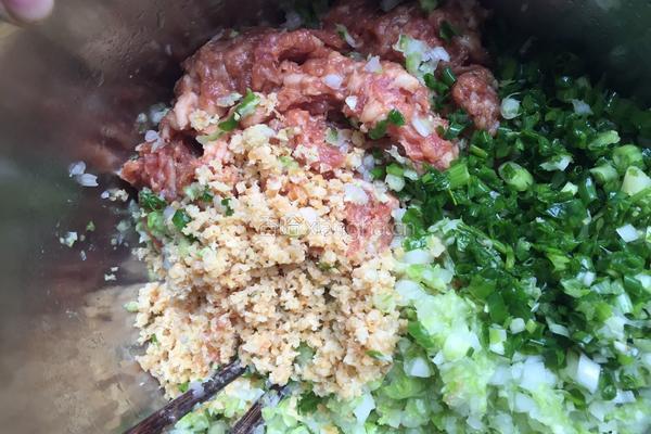 猪肉虾米白菜饺子的做法图解7