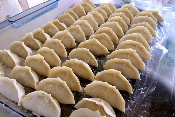 猪肉虾米白菜饺子的做法图解9