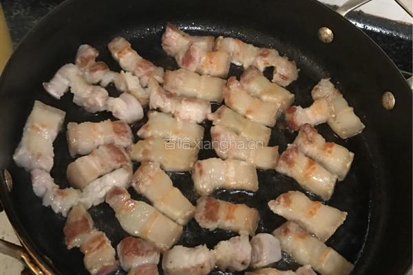 红烧肉炖鹌鹑蛋的做法图解2