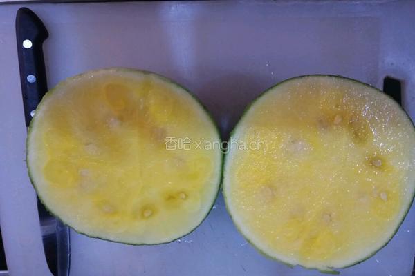 鲜榨西瓜汁的做法图解1