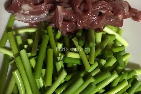 肉丝蒜苔的做法图解1