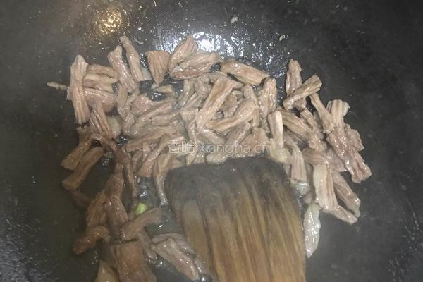肉丝蒜苔的做法图解4
