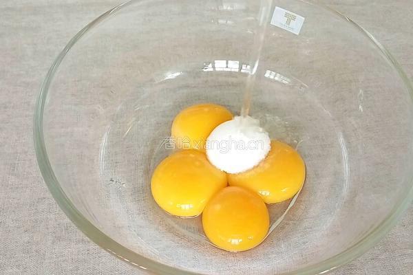 葡萄干蛋糕的做法图解1
