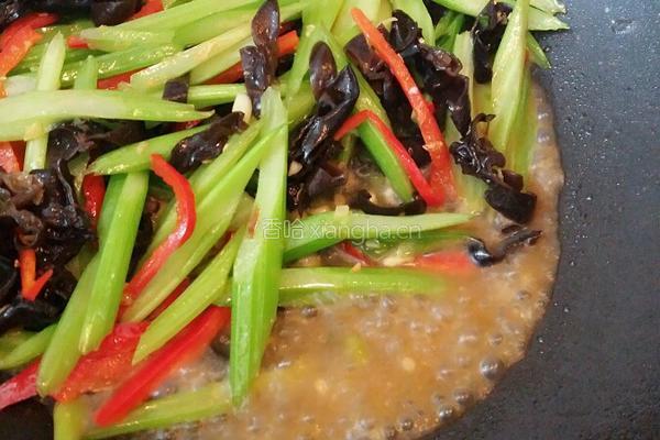 鸡蛋炒芹菜的做法图解9