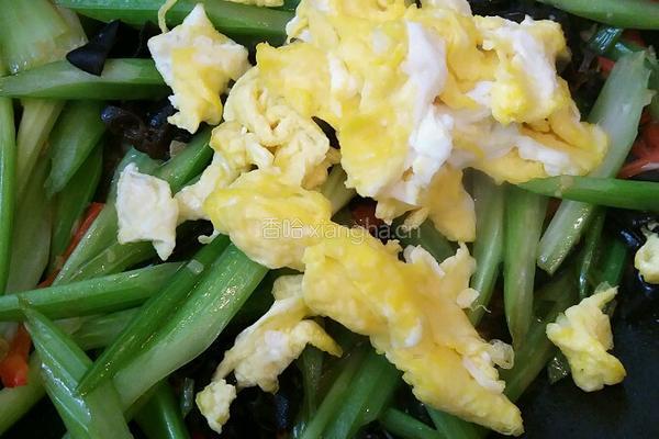 鸡蛋炒芹菜的做法图解10