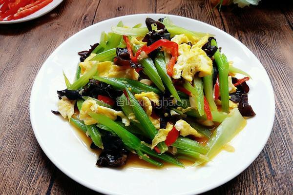 鸡蛋炒芹菜的做法图解12