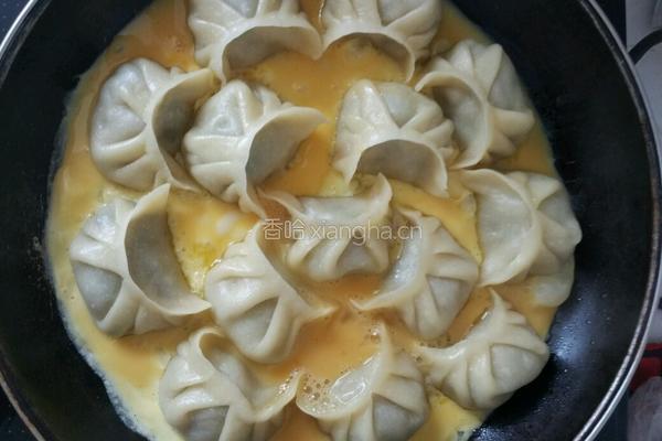 五彩抱蛋煎饺的做法图解7
