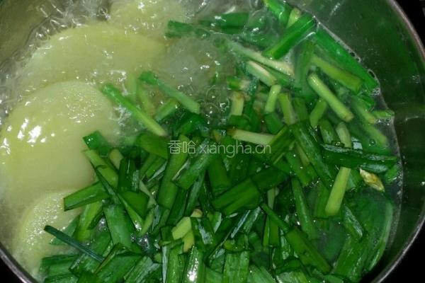 韭菜煮洋芋片的做法图解3