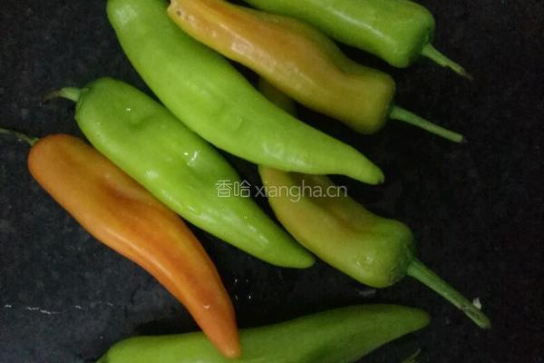 虎皮尖椒的做法图解1