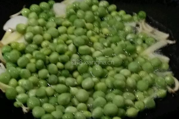 豌豆炒火腿的做法图解4