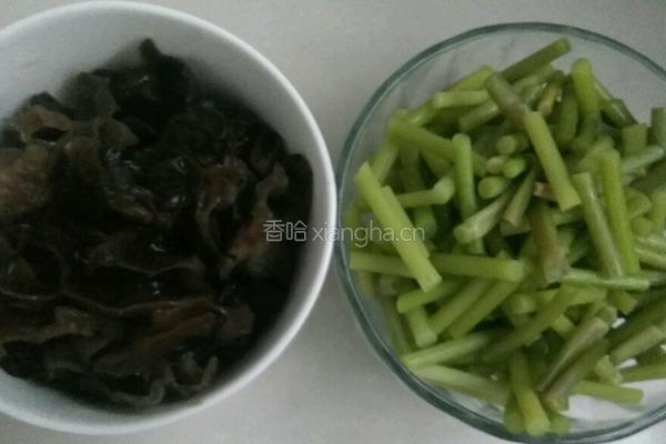 凉拌蒜苔的做法图解2