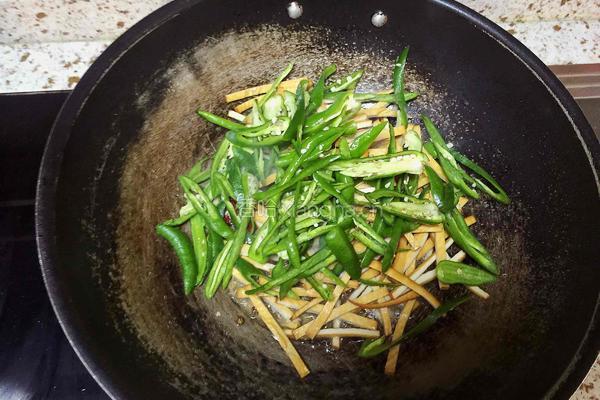 青椒豆腐干的做法图解3