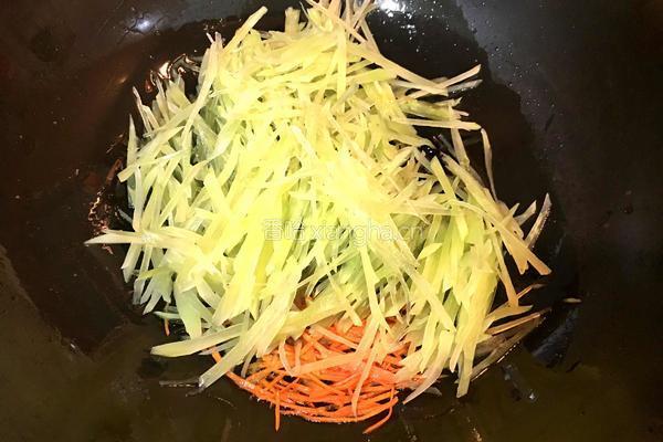 清炒莴笋丝的做法图解3