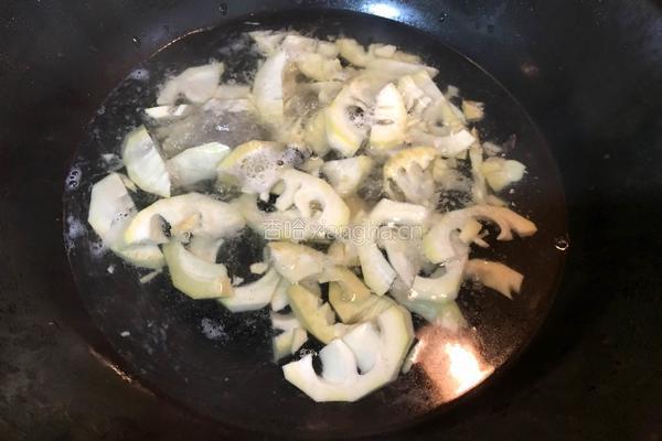 春笋炒腊肉的做法图解3