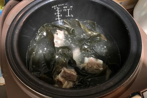 海带排骨汤的做法图解4