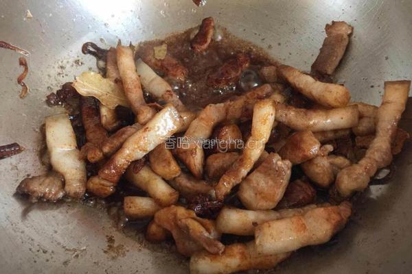 五花肉炖土豆的做法图解4