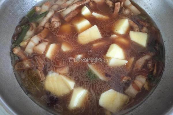 五花肉炖土豆的做法图解6
