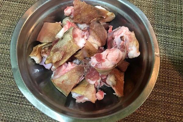 黄豆猪脚汤的做法图解1