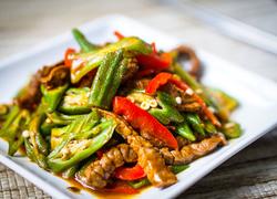 秋葵炒牛肉丝