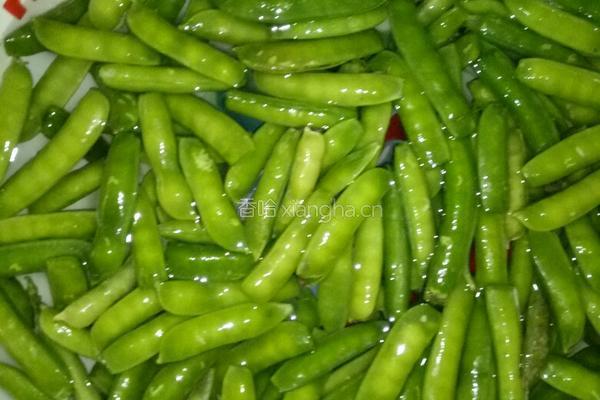 蒸甜豌豆荚的做法图解1