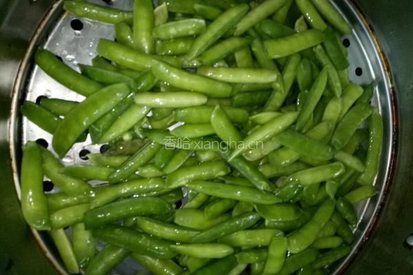 蒸甜豌豆荚的做法图解2